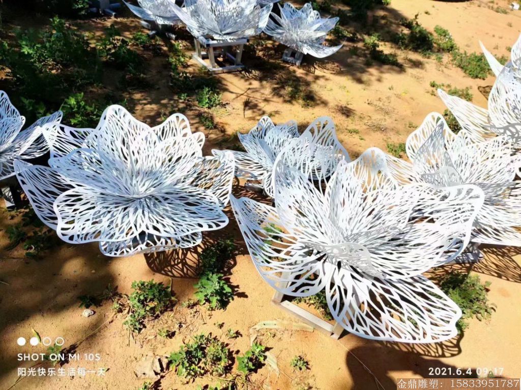 不锈钢镂空花朵雕塑8