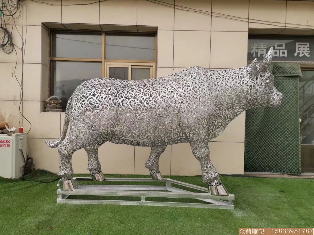 不锈钢镂空牛雕塑1