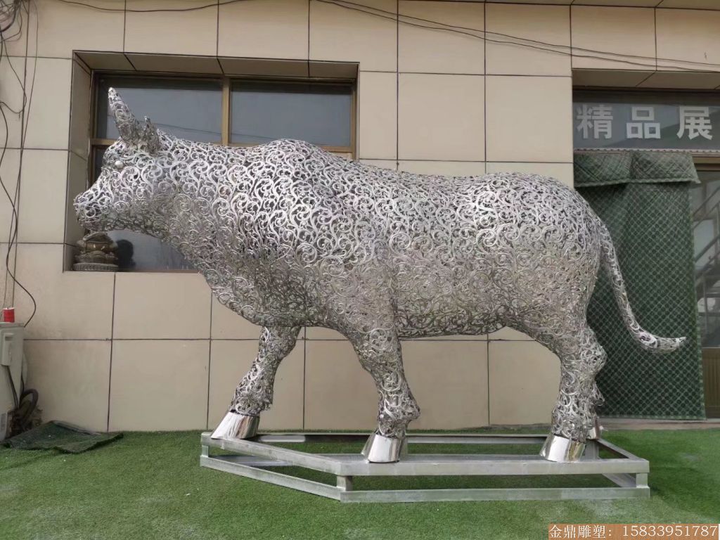 不锈钢镂空牛雕塑2