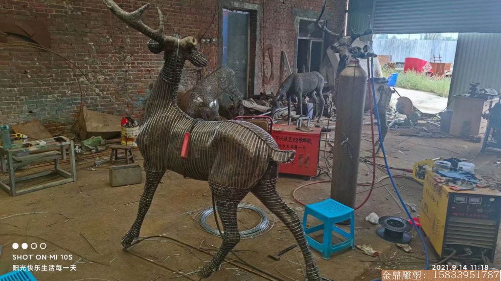 不锈钢鹿雕塑制作1