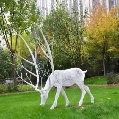 不锈钢条纹鹿镂空雕塑加工厂家